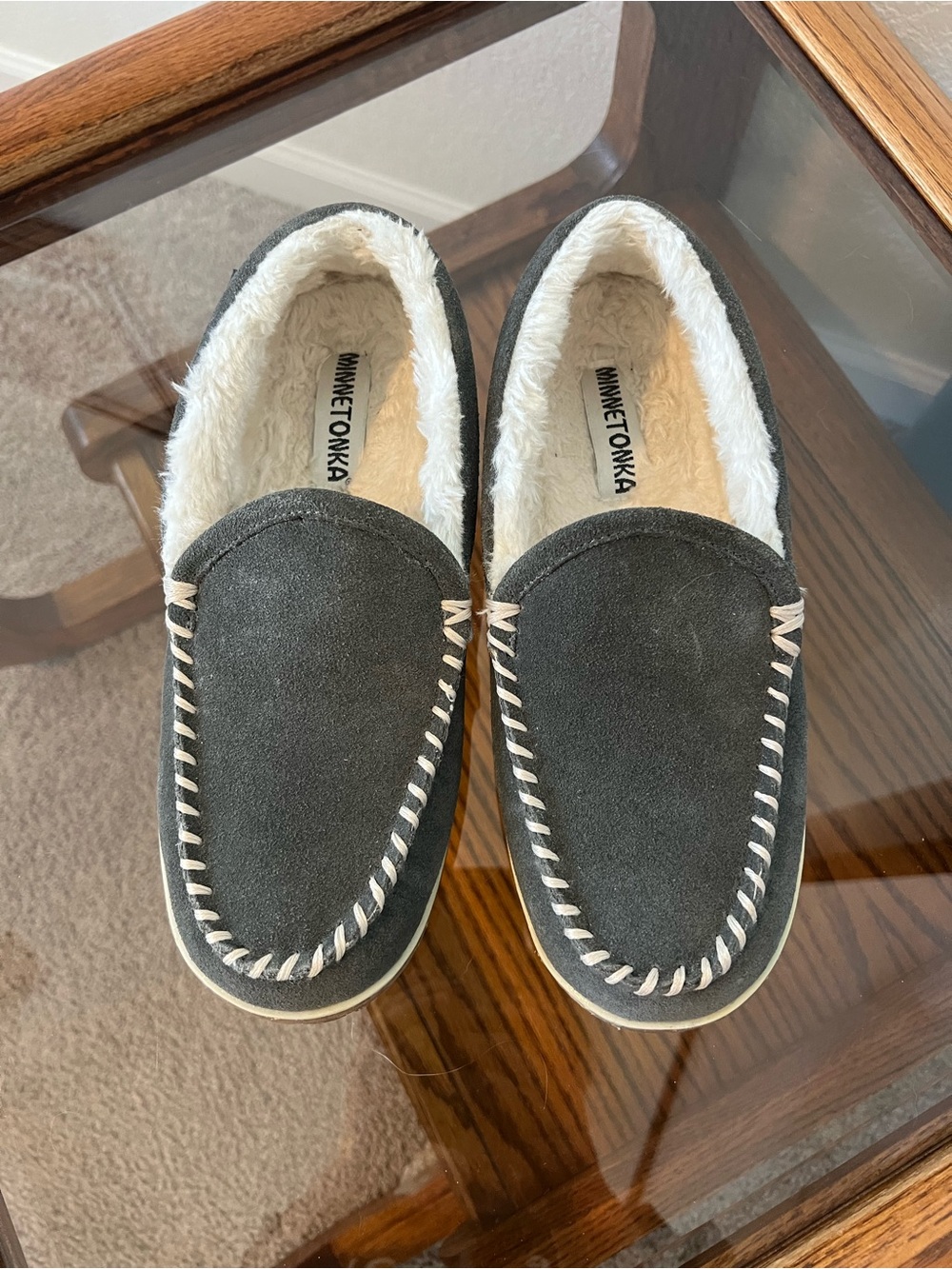 Minnetonka Women’s  Charcoal Suede Shearling-Lined Moccasins size 9.5 like new